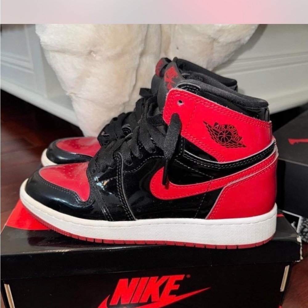 Nike Kids' Black and Red Sneakers
